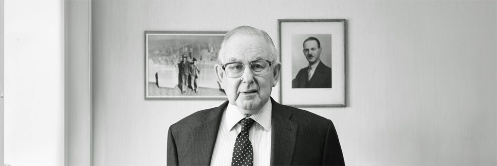 Mr William Lyons
